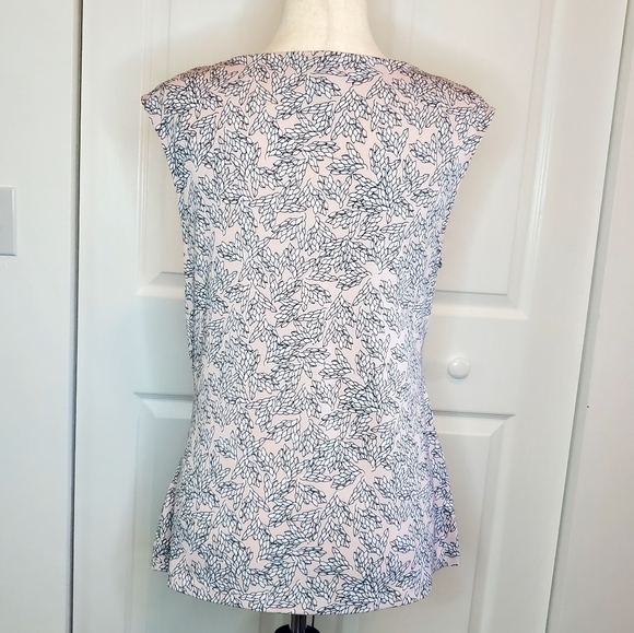 Ann Taylor Women's Large Pink, White and Black, Floral blouse. - Picture 4 of 7